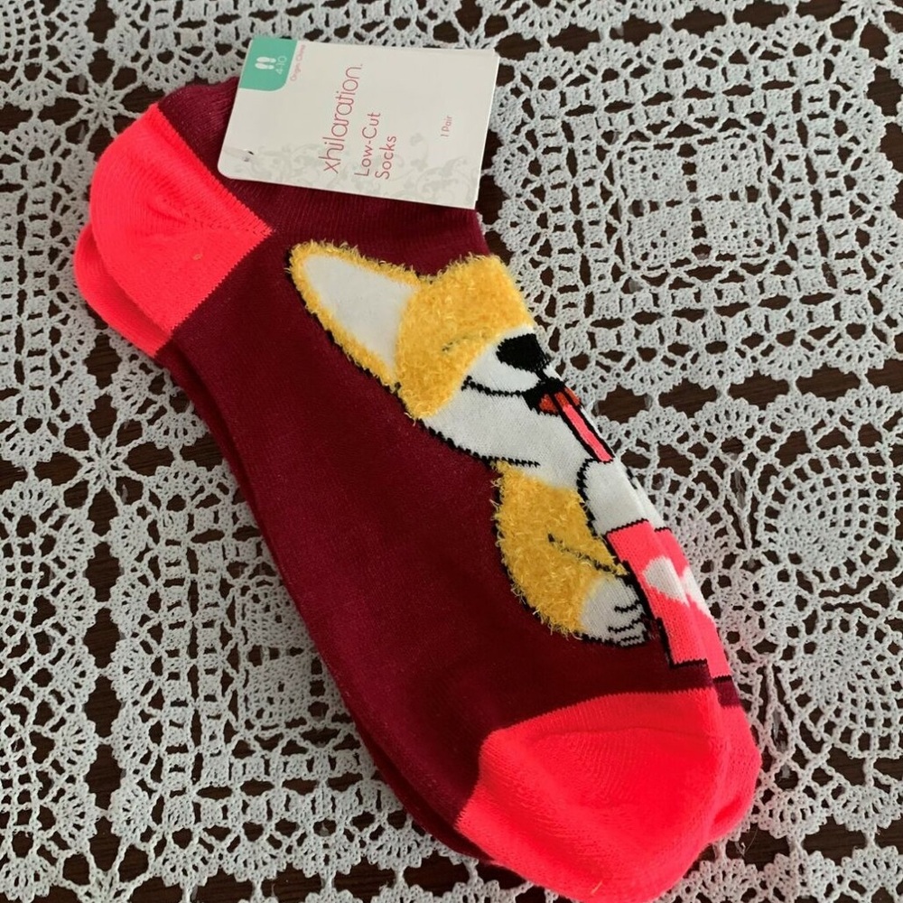NWT Xhilaration Pembroke Welsh Corgi Dog Ladies Low Cut Socks Maroon Pink Cute - Picture 3 of 6